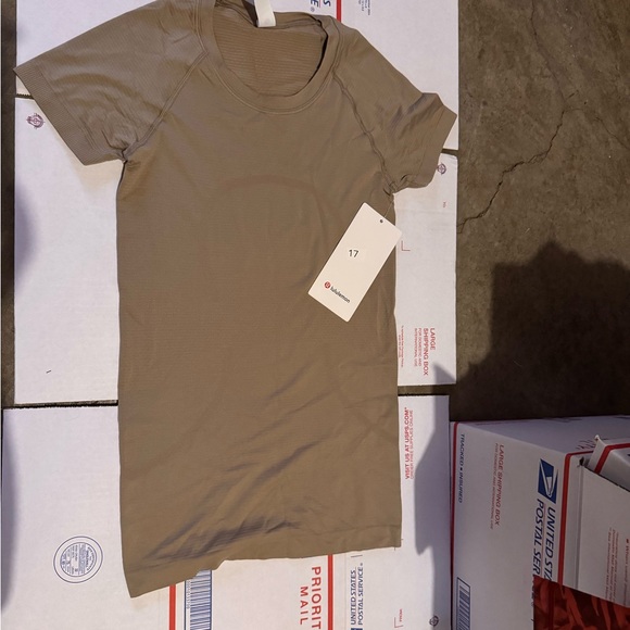 lululemon athletica Tops - lululemon athletica Tan Swiftly Tech 2.0 Short Sleeve Tee
